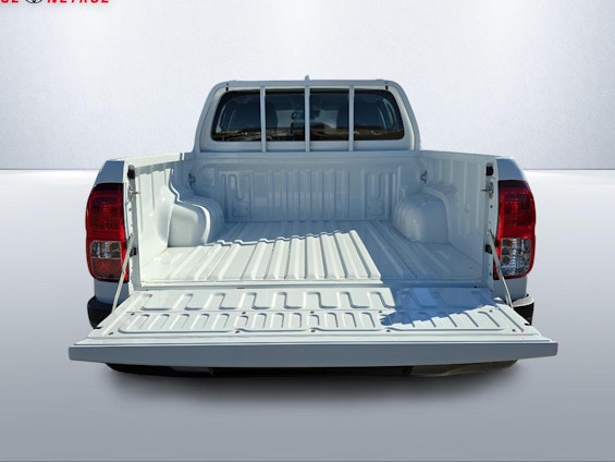 Vehicle image 4 Vehicle image 4