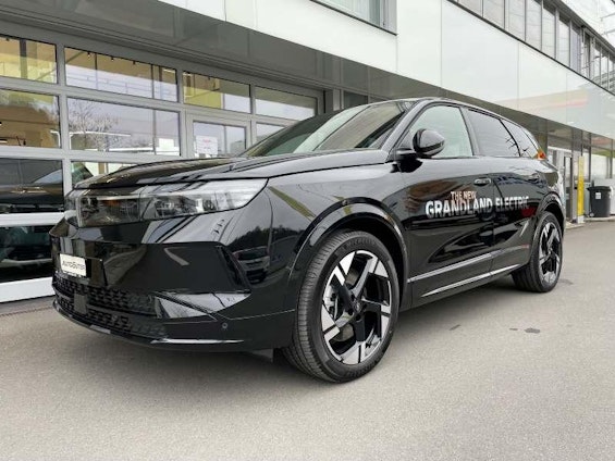First vehicle image