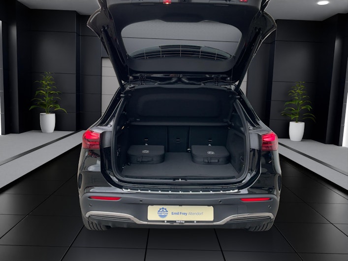 Vehicle image MERCEDES-BENZ EQA 300