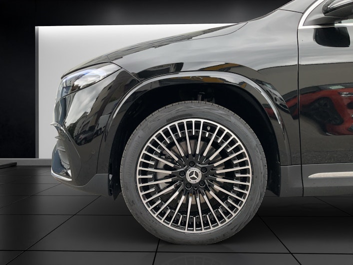 Vehicle image MERCEDES-BENZ EQA 300