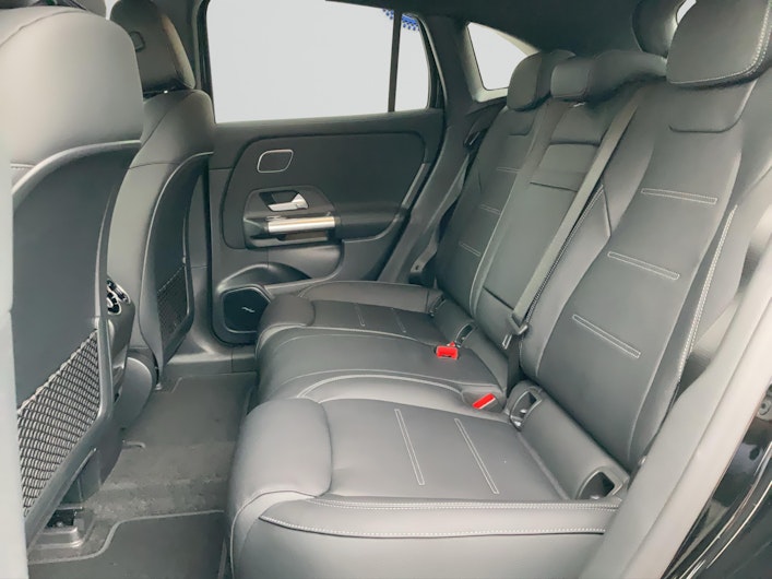 Vehicle image MERCEDES-BENZ EQA 300