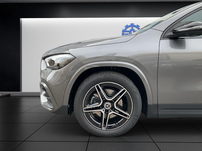 Vehicle image MERCEDES-BENZ GLA 200
