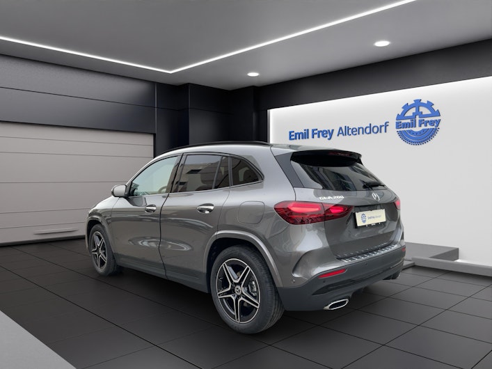 Vehicle image MERCEDES-BENZ GLA 200