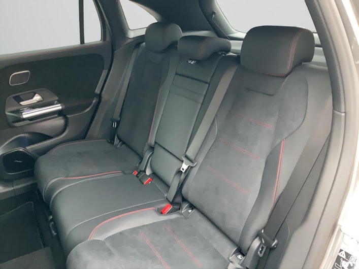 Vehicle image MERCEDES-BENZ GLA 200