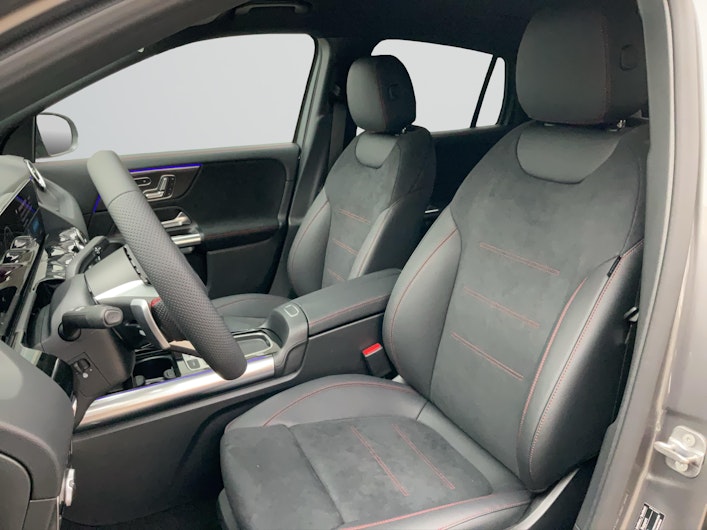 Vehicle image MERCEDES-BENZ GLA 200