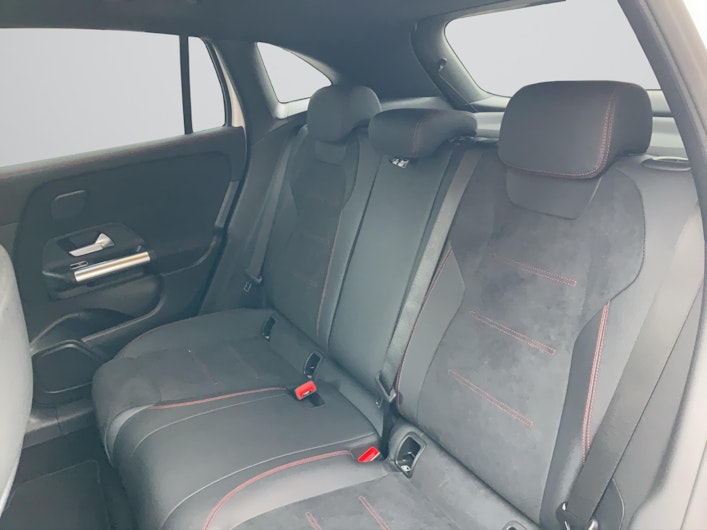 Vehicle image MERCEDES-BENZ GLA 250