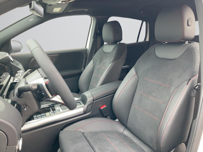 Vehicle image MERCEDES-BENZ GLA 250