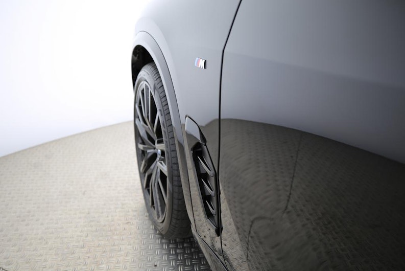 Vehicle image BMW X5