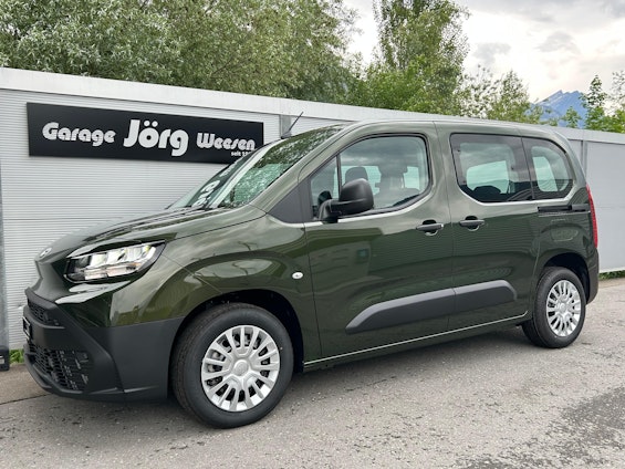 First vehicle image