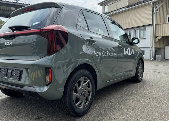 Vehicle image 13 Vehicle image 13