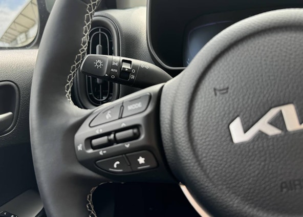 Vehicle image 8 Vehicle image 8