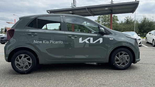 Vehicle image 14 Vehicle image 14