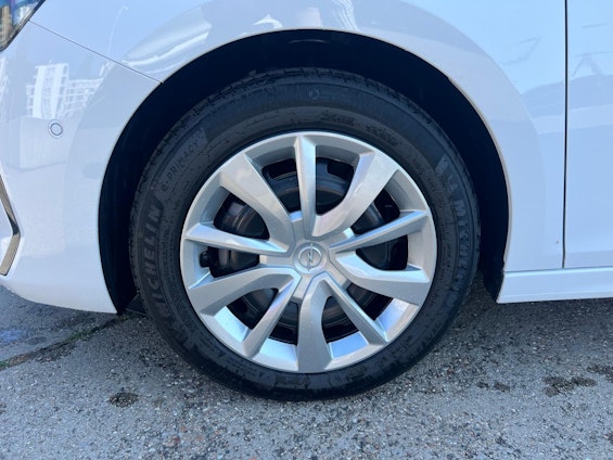 Vehicle image 8 Vehicle image 8