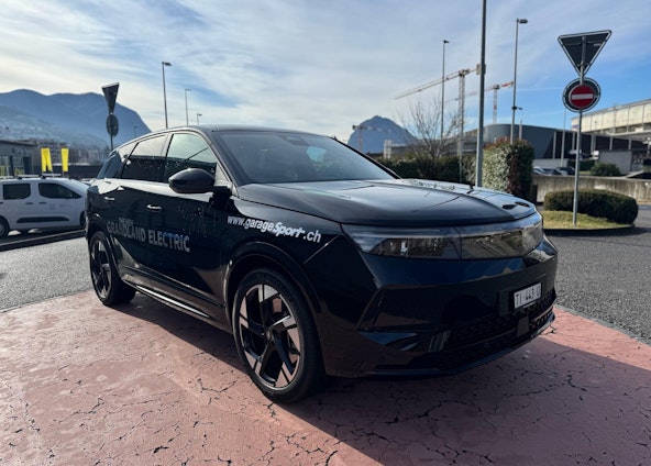 First vehicle image First vehicle image