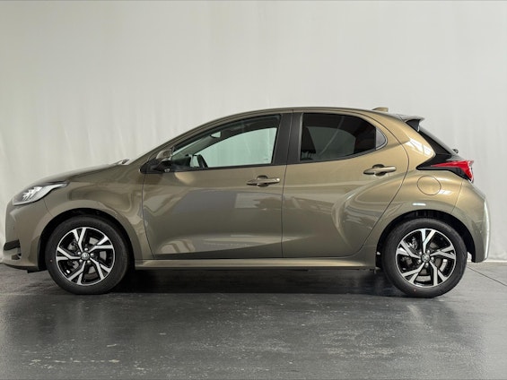 Vehicle image 3
