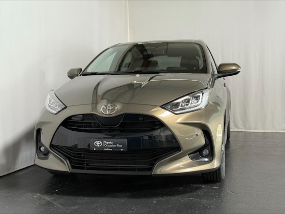 First vehicle image
