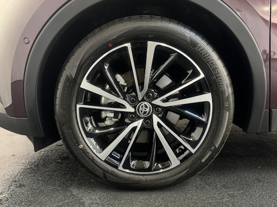 Vehicle image 13