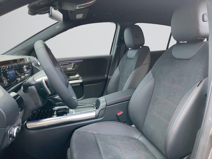 Vehicle image MERCEDES-BENZ GLA 220