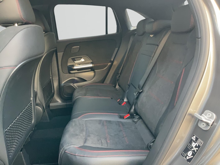 Vehicle image MERCEDES-BENZ GLA 220