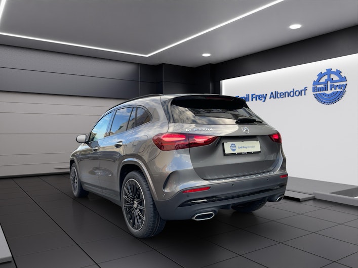 Vehicle image MERCEDES-BENZ GLA 220