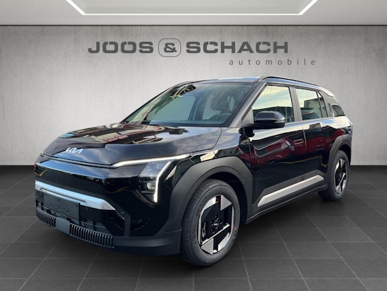 First vehicle image