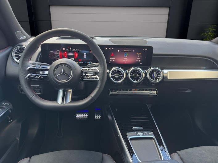 Vehicle image MERCEDES-BENZ GLB 220