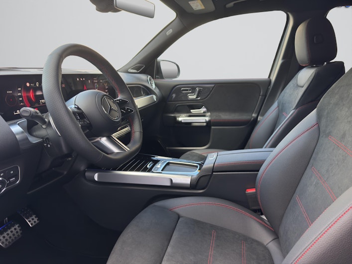 Vehicle image MERCEDES-BENZ GLB 220