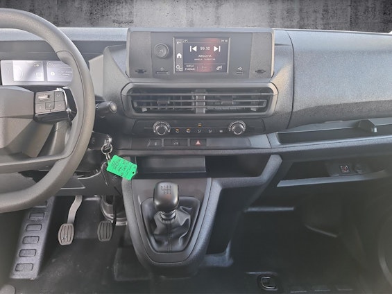 Vehicle image 6 Vehicle image 6