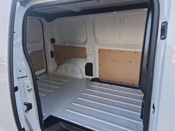 Vehicle image 8 Vehicle image 8