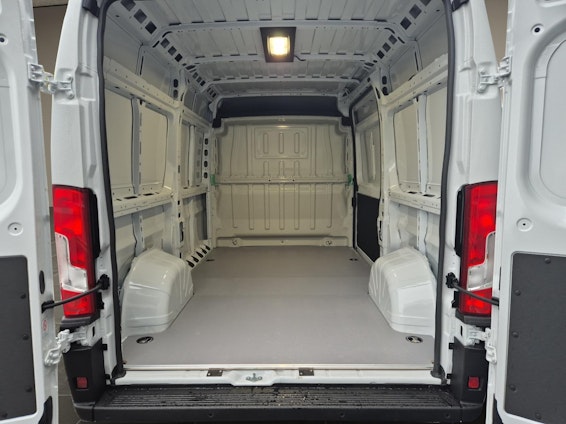 Vehicle image 14 Vehicle image 14