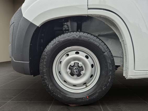 Vehicle image 15 Vehicle image 15