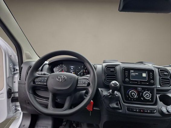 Vehicle image 9 Vehicle image 9