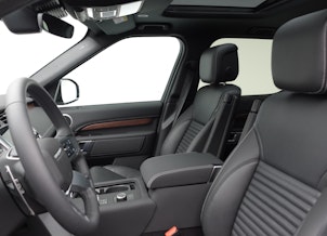 Vehicle image LAND ROVER Discovery 3.0 D I6 250 Dynamic SE