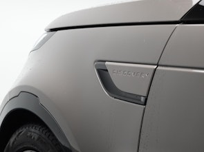 Vehicle image LAND ROVER Discovery 3.0 D I6 250 Dynamic SE