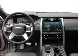 Vehicle image LAND ROVER Discovery 3.0 D I6 250 Dynamic SE