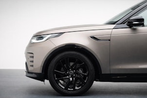 Vehicle image LAND ROVER Discovery 3.0 D I6 250 Dynamic SE