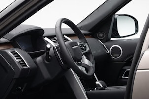 Vehicle image LAND ROVER Discovery 3.0 D I6 250 Dynamic SE