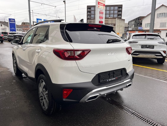 Vehicle image 13 Vehicle image 13