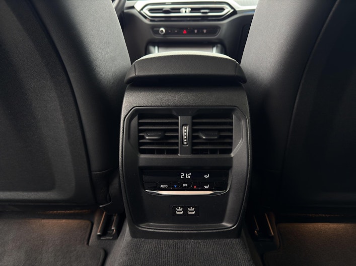 Vehicle image BMW 3 SERIES