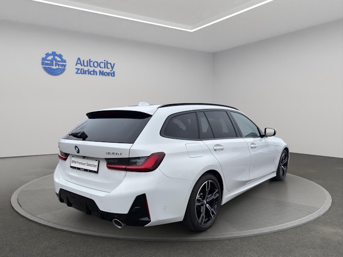 Vehicle image BMW 3 SERIES