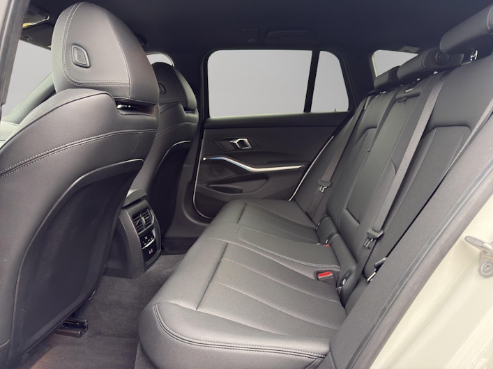 Vehicle image BMW 3 SERIES