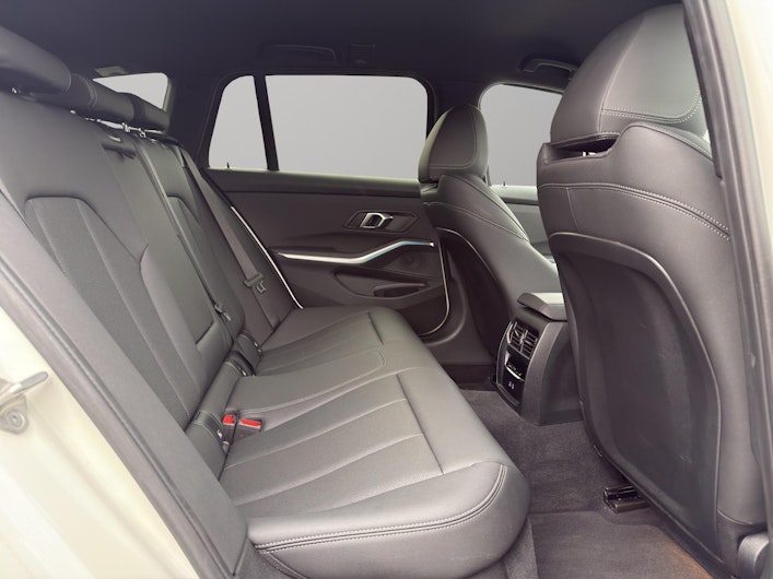 Vehicle image BMW 3 SERIES