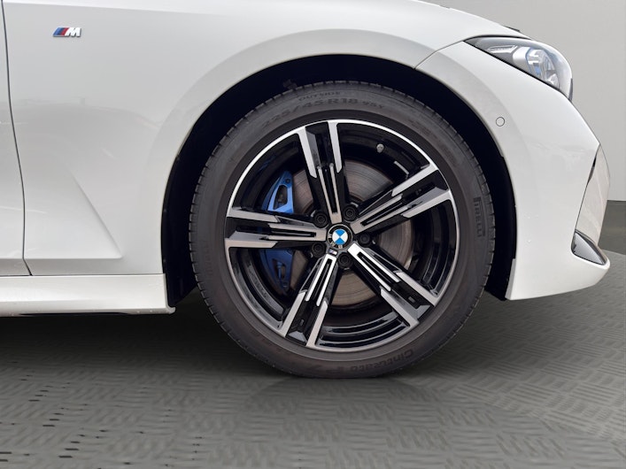 Vehicle image BMW 3 SERIES