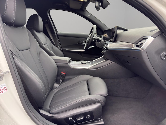 Vehicle image BMW 3 SERIES