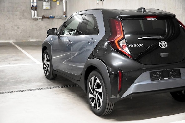 Vehicle image 12