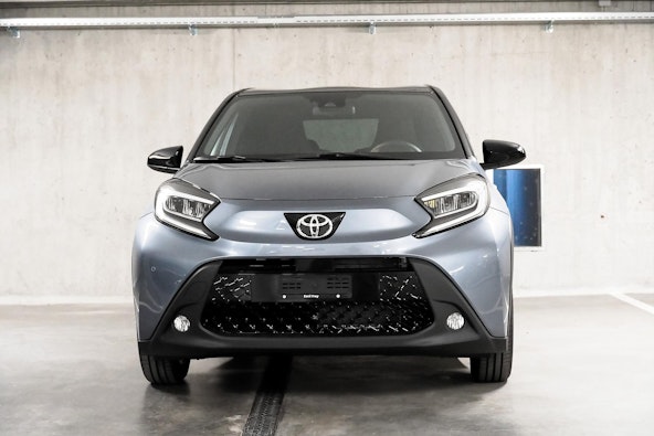 Vehicle image 9
