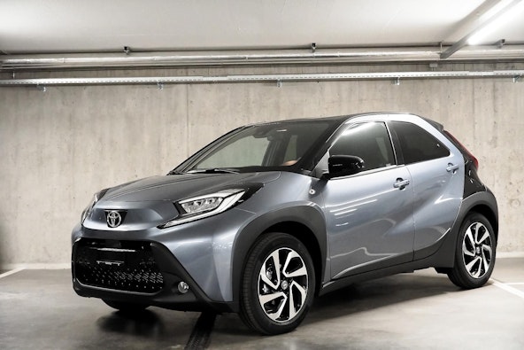 First vehicle image