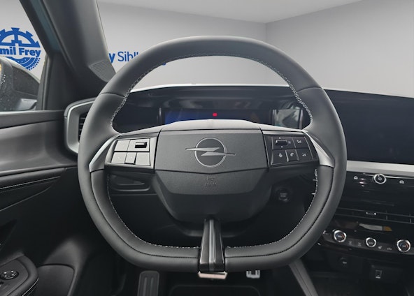 Vehicle image 4 Vehicle image 4