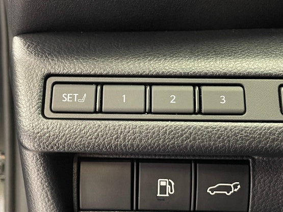 Vehicle image 14 Vehicle image 14