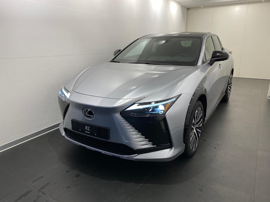First vehicle image
